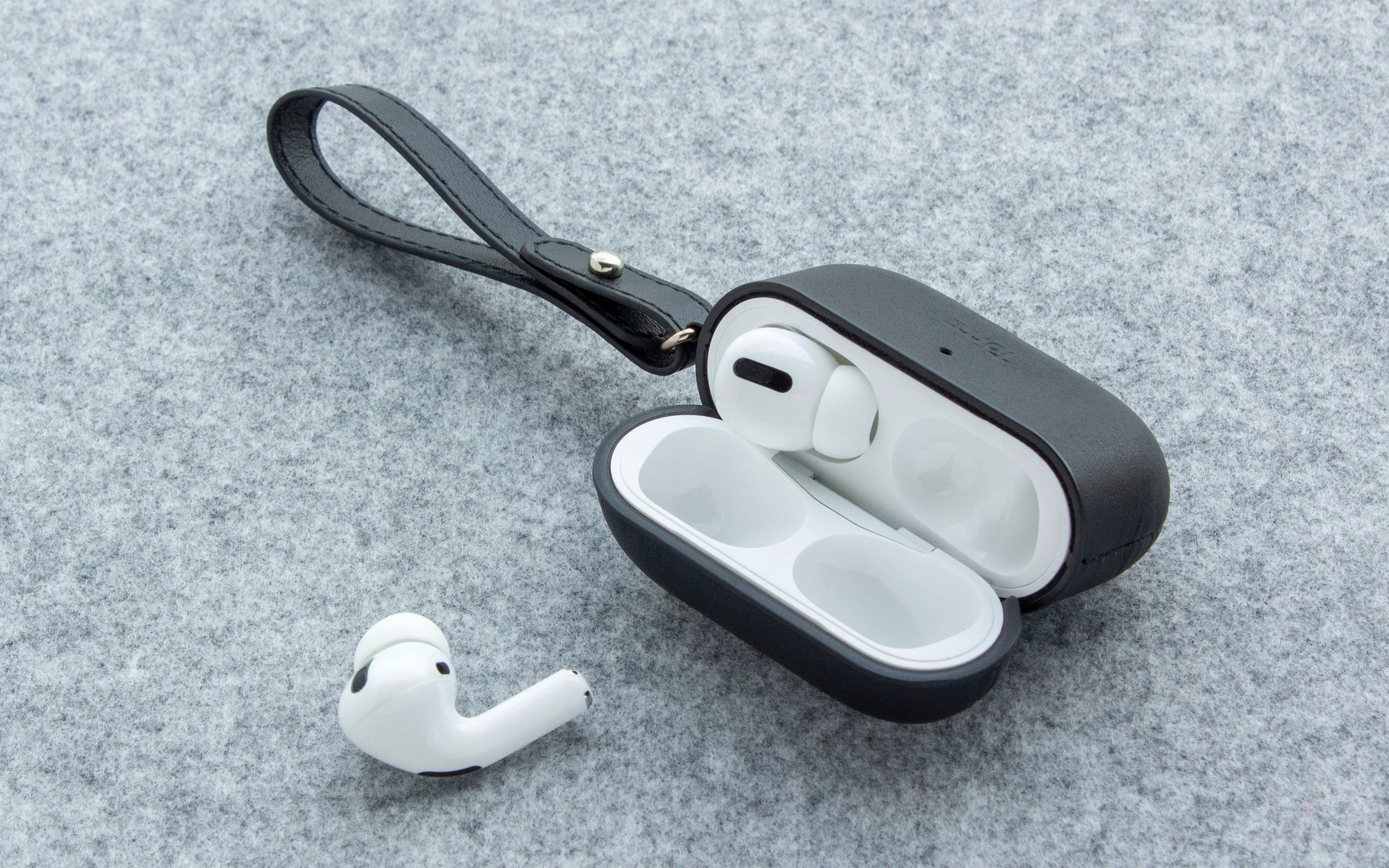 Torrii Luxcraft Leather Case For Airpods Pro - Black - Tashqila Torrii Luxcraft Leather Case For Airpods Pro - Black - Tashqila